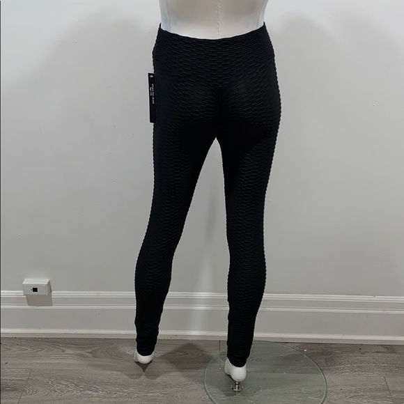 “TikTok” Black Ruched Leggings - Picture 4 of 5